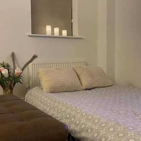Modern Town House In Cotswolds - 3 Double Bedrooms ウィットニー エクステリア 写真