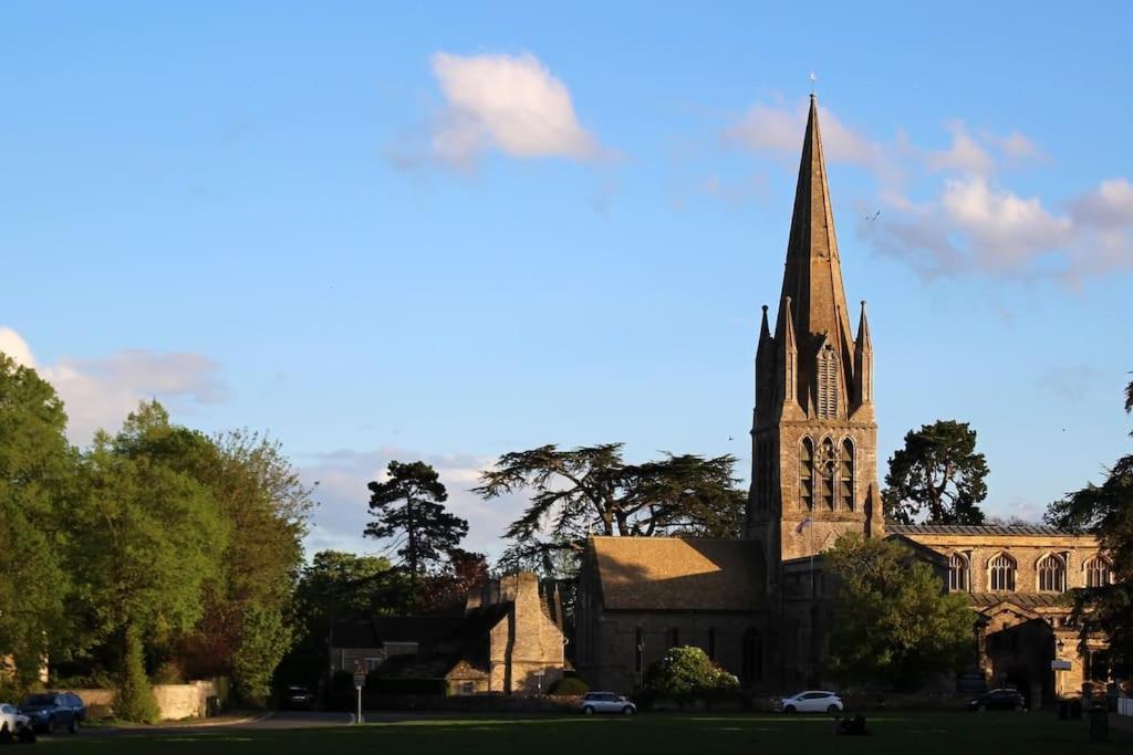 Modern Town House In Cotswolds - 3 Double Bedrooms ウィットニー エクステリア 写真