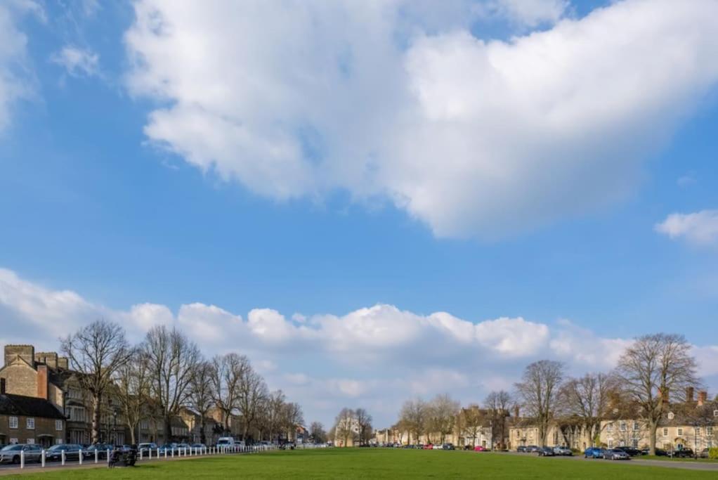 Modern Town House In Cotswolds - 3 Double Bedrooms ウィットニー エクステリア 写真