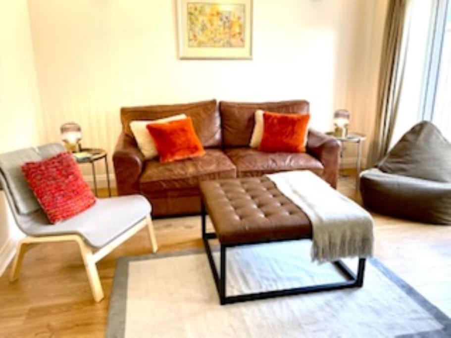 Modern Town House In Cotswolds - 3 Double Bedrooms ウィットニー エクステリア 写真