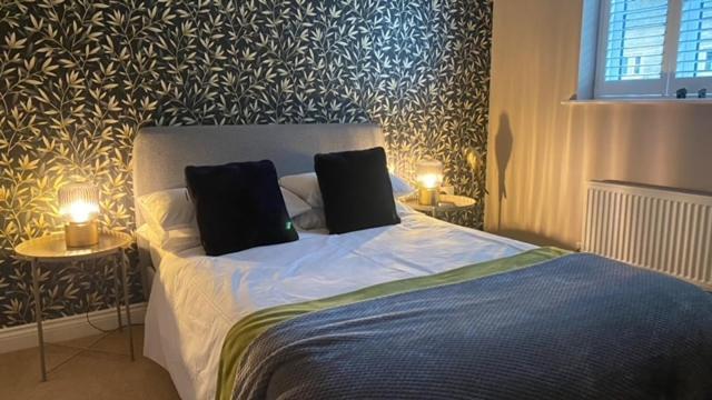 Modern Town House In Cotswolds - 3 Double Bedrooms ウィットニー エクステリア 写真