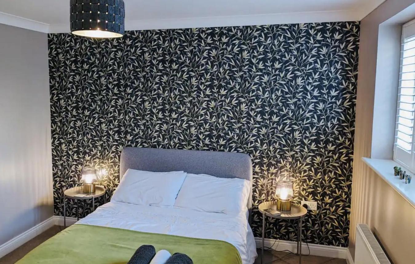 Modern Town House In Cotswolds - 3 Double Bedrooms ウィットニー エクステリア 写真