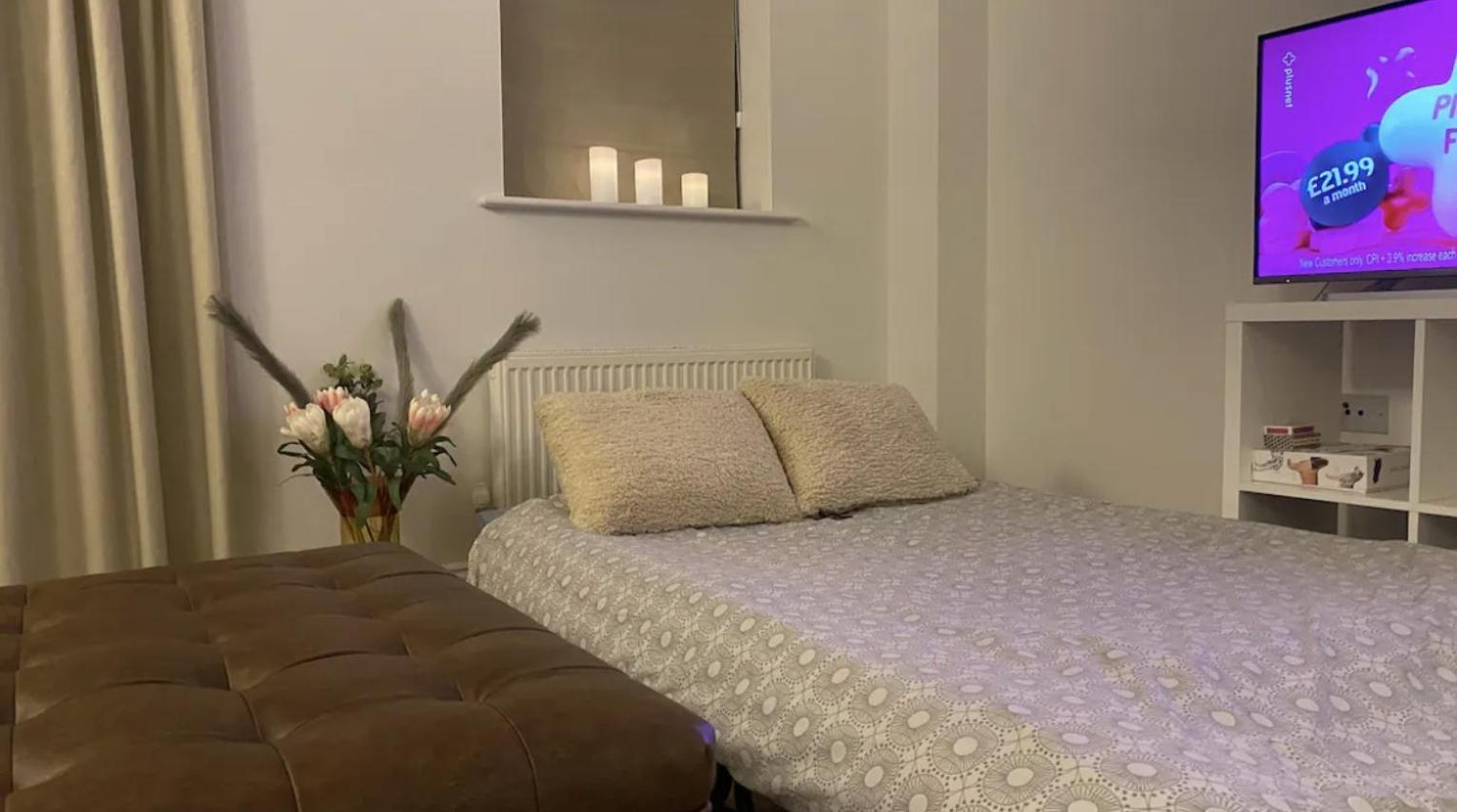 Modern Town House In Cotswolds - 3 Double Bedrooms ウィットニー エクステリア 写真