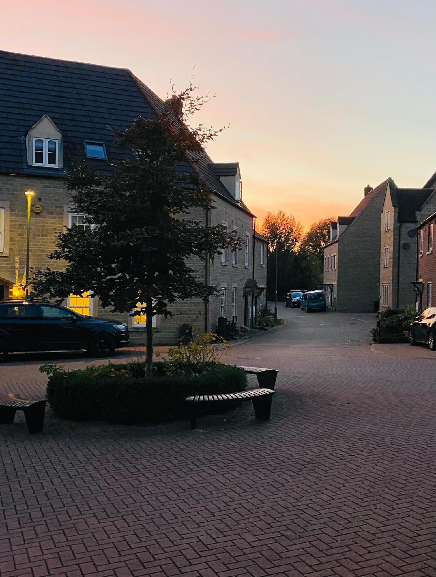 Modern Town House In Cotswolds - 3 Double Bedrooms ウィットニー エクステリア 写真